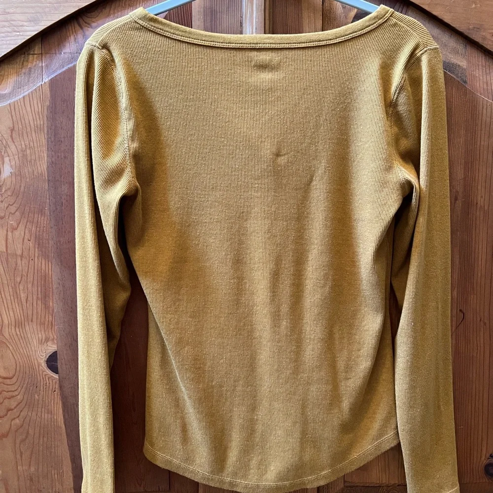 Old Navy Slim Fit size medium mustard color top - Picture 3 of 4
